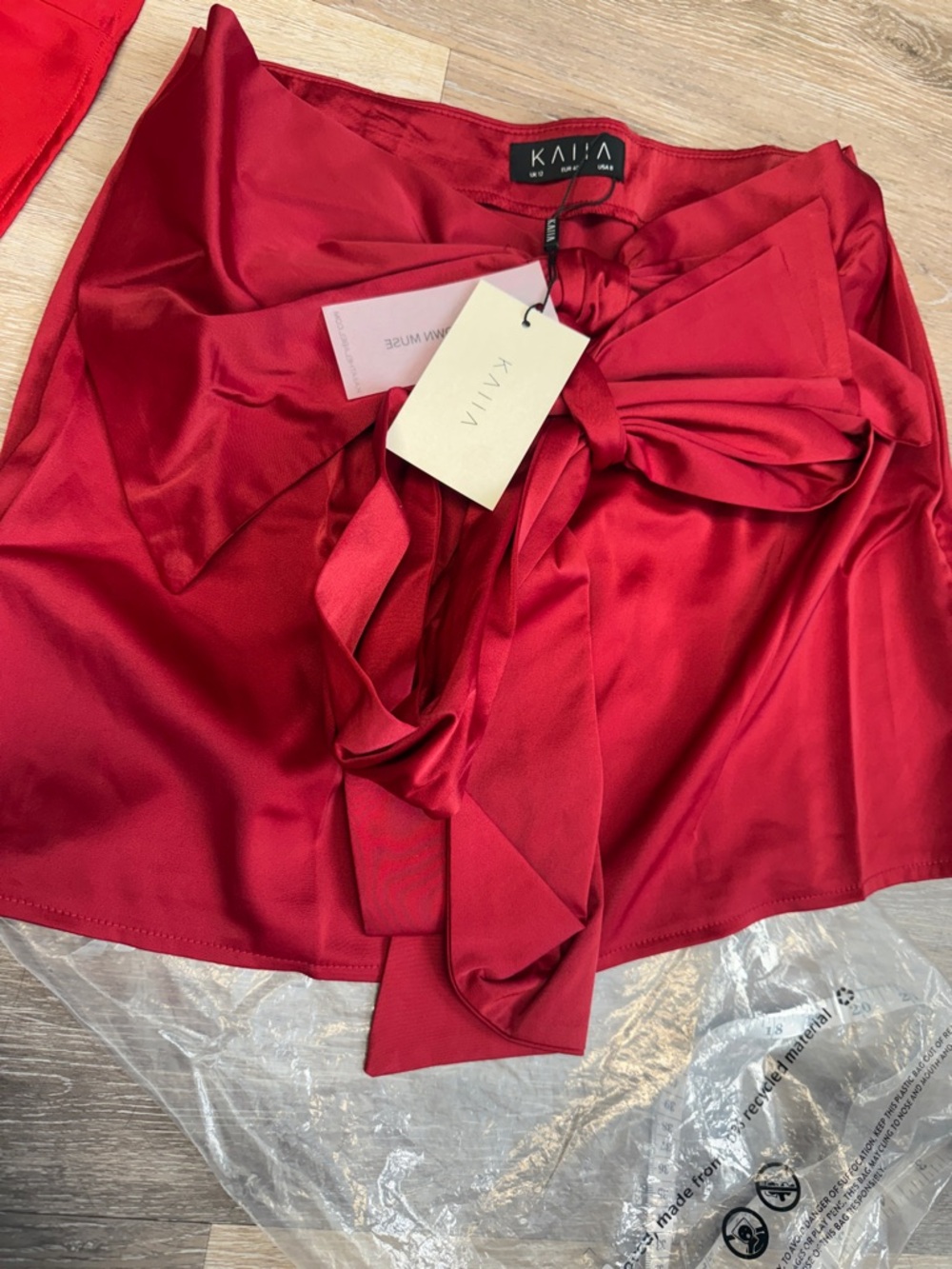 KAIIA Red Satin Tie-Front skirt New women’s size 8 US